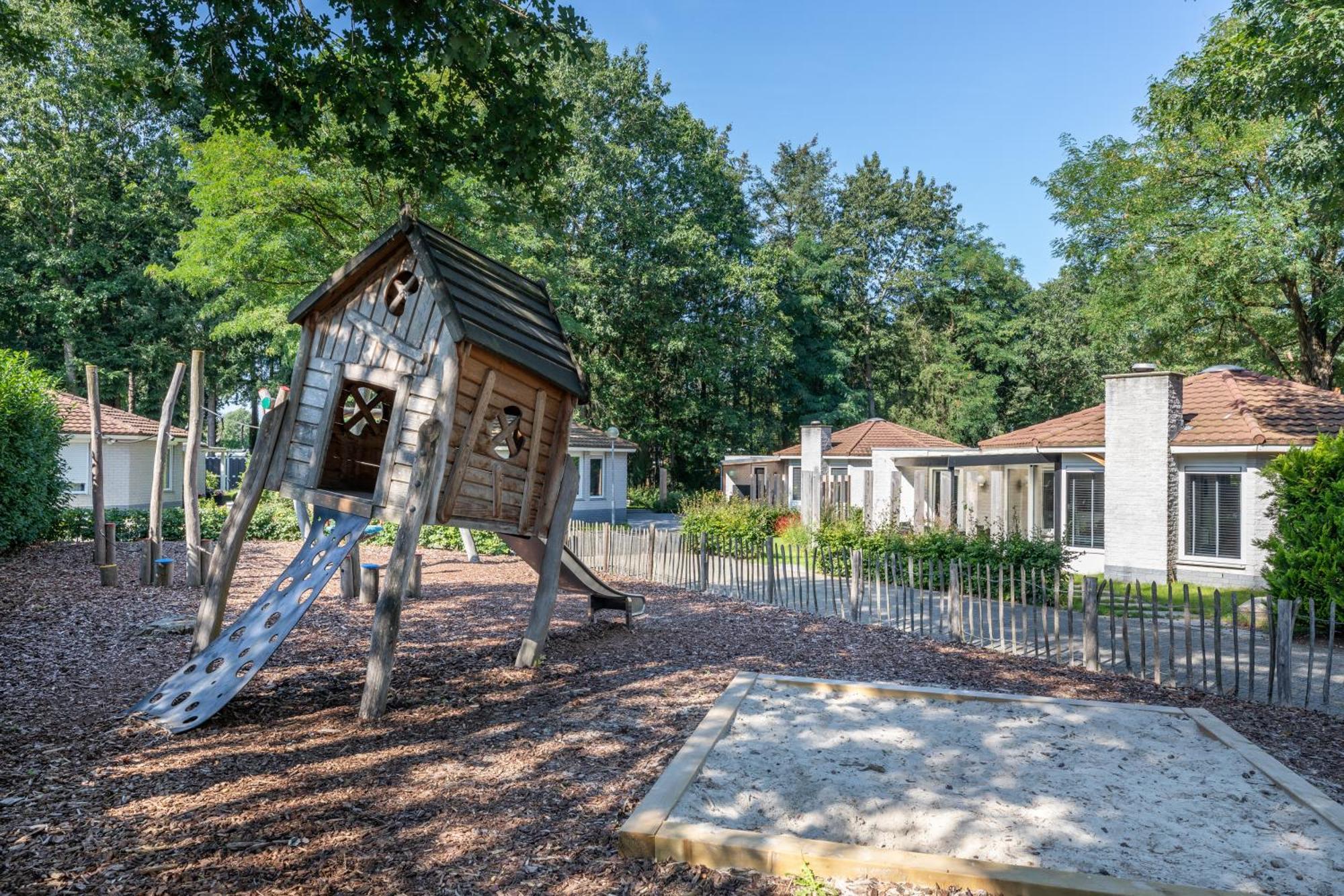 Bungalowpark Het Verscholen Dorp ハルデルウェイク エクステリア 写真